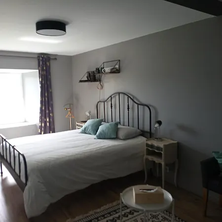 Bed & Breakfast Les D'hôtes De La Croisée En Auvergne *